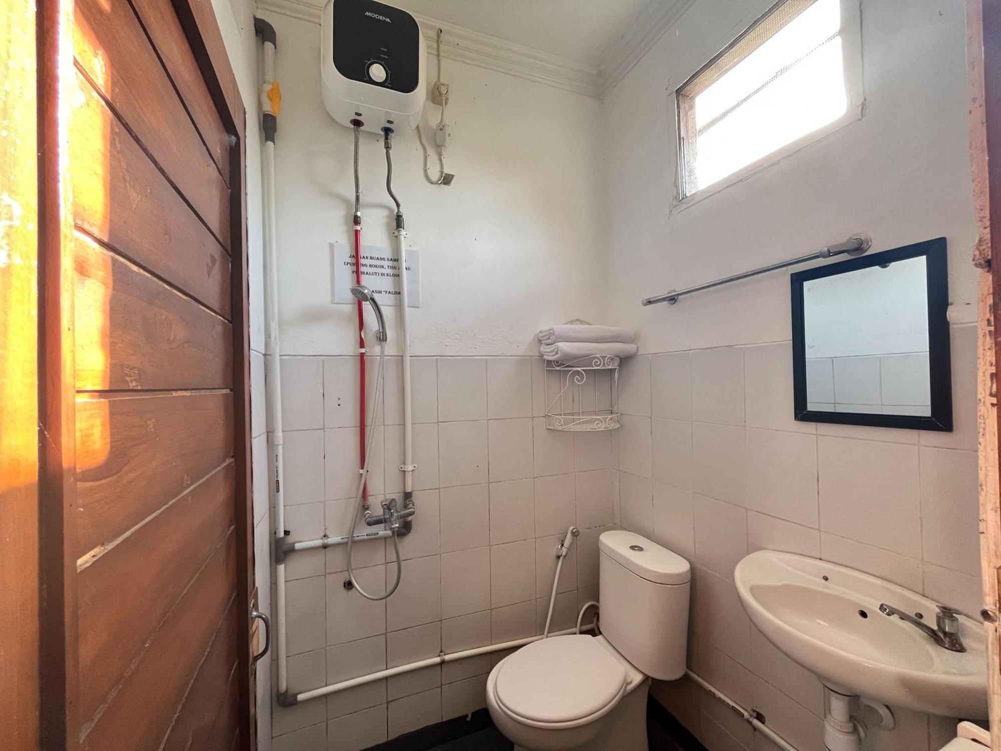 Reddoorz Syariah At Falisha Umy Ngabean Exteriér fotografie