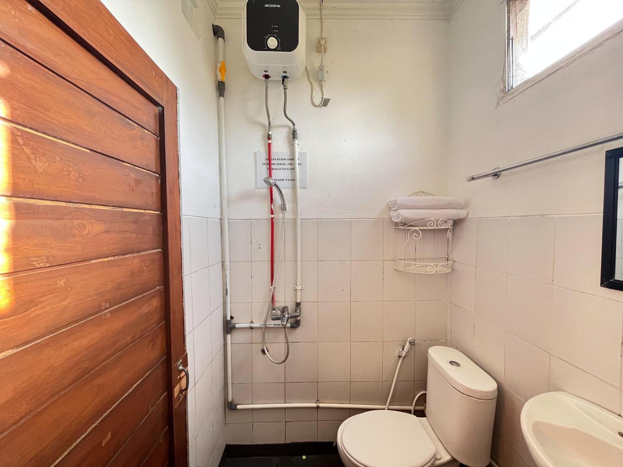 Reddoorz Syariah At Falisha Umy Ngabean Exteriér fotografie